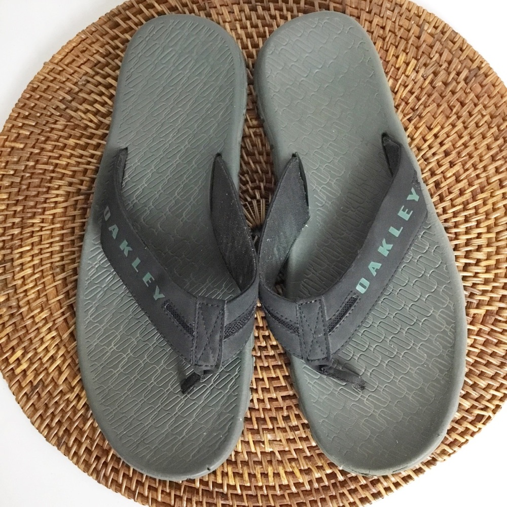 Oakley Mens Sandals Green Label Size 13 Black and Gray